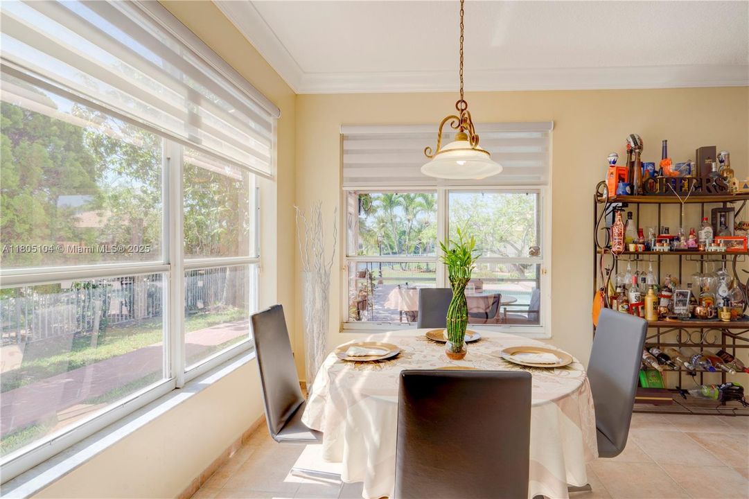 En Venta: $1,150,000 (5 camas, 3 baños, 3073 Pies cuadrados)