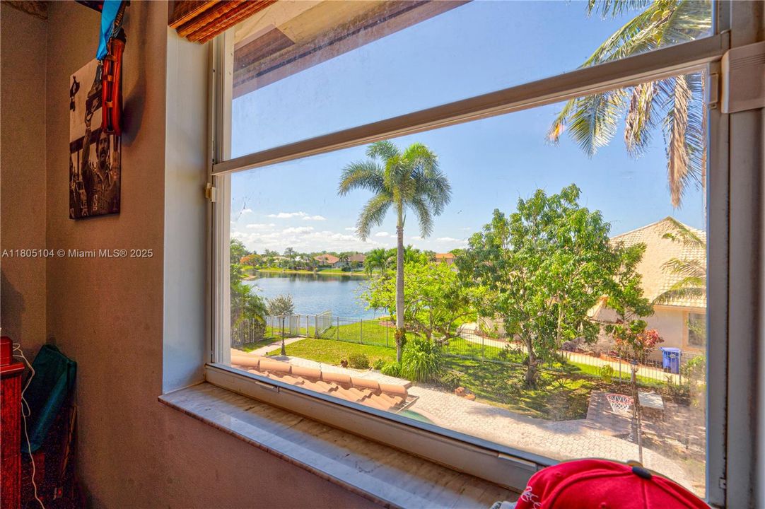 En Venta: $1,150,000 (5 camas, 3 baños, 3073 Pies cuadrados)