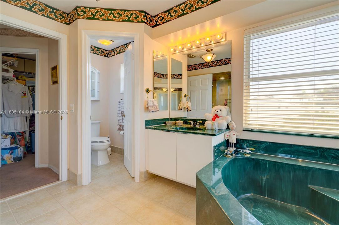 En Venta: $1,150,000 (5 camas, 3 baños, 3073 Pies cuadrados)