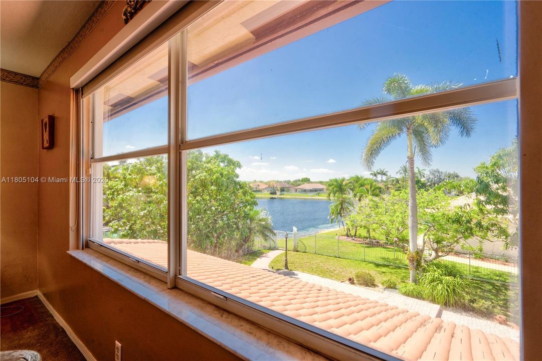 En Venta: $1,150,000 (5 camas, 3 baños, 3073 Pies cuadrados)