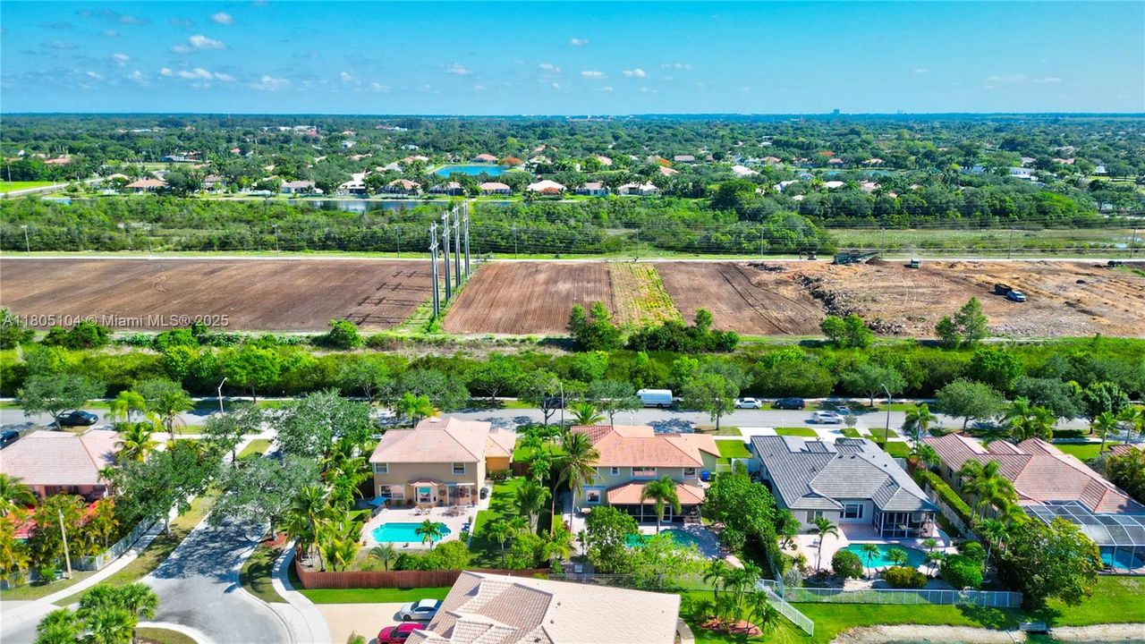 En Venta: $1,150,000 (5 camas, 3 baños, 3073 Pies cuadrados)