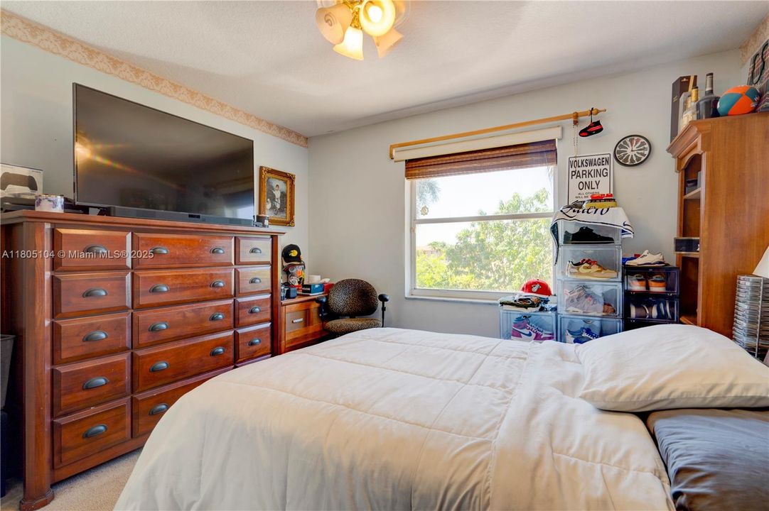 En Venta: $1,150,000 (5 camas, 3 baños, 3073 Pies cuadrados)