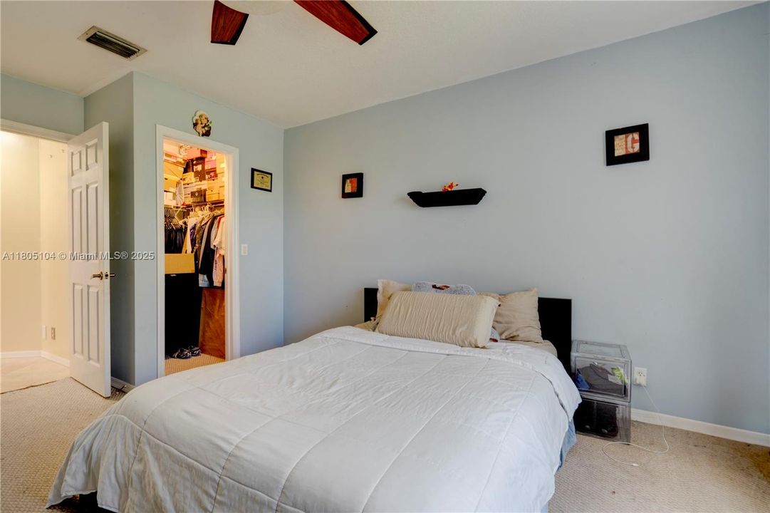 En Venta: $1,150,000 (5 camas, 3 baños, 3073 Pies cuadrados)