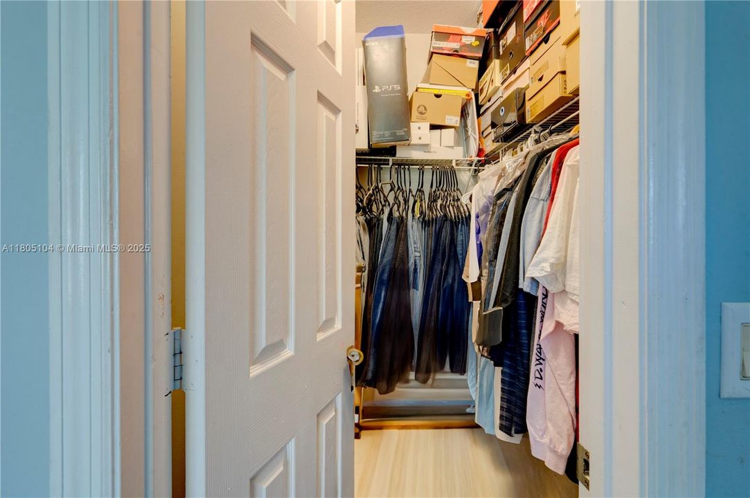 En Venta: $1,150,000 (5 camas, 3 baños, 3073 Pies cuadrados)