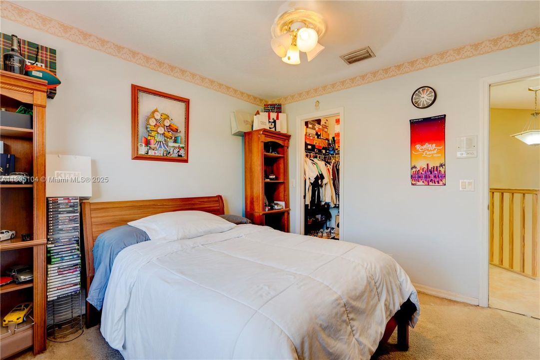 En Venta: $1,150,000 (5 camas, 3 baños, 3073 Pies cuadrados)