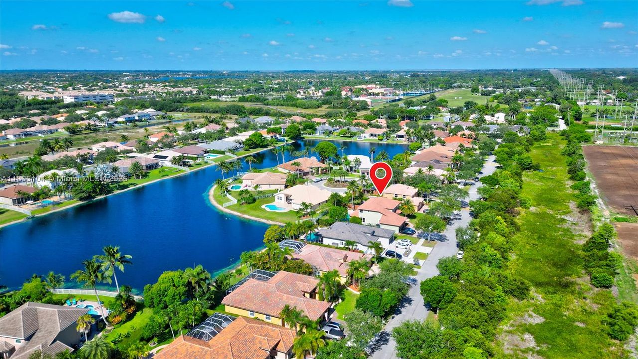 En Venta: $1,150,000 (5 camas, 3 baños, 3073 Pies cuadrados)