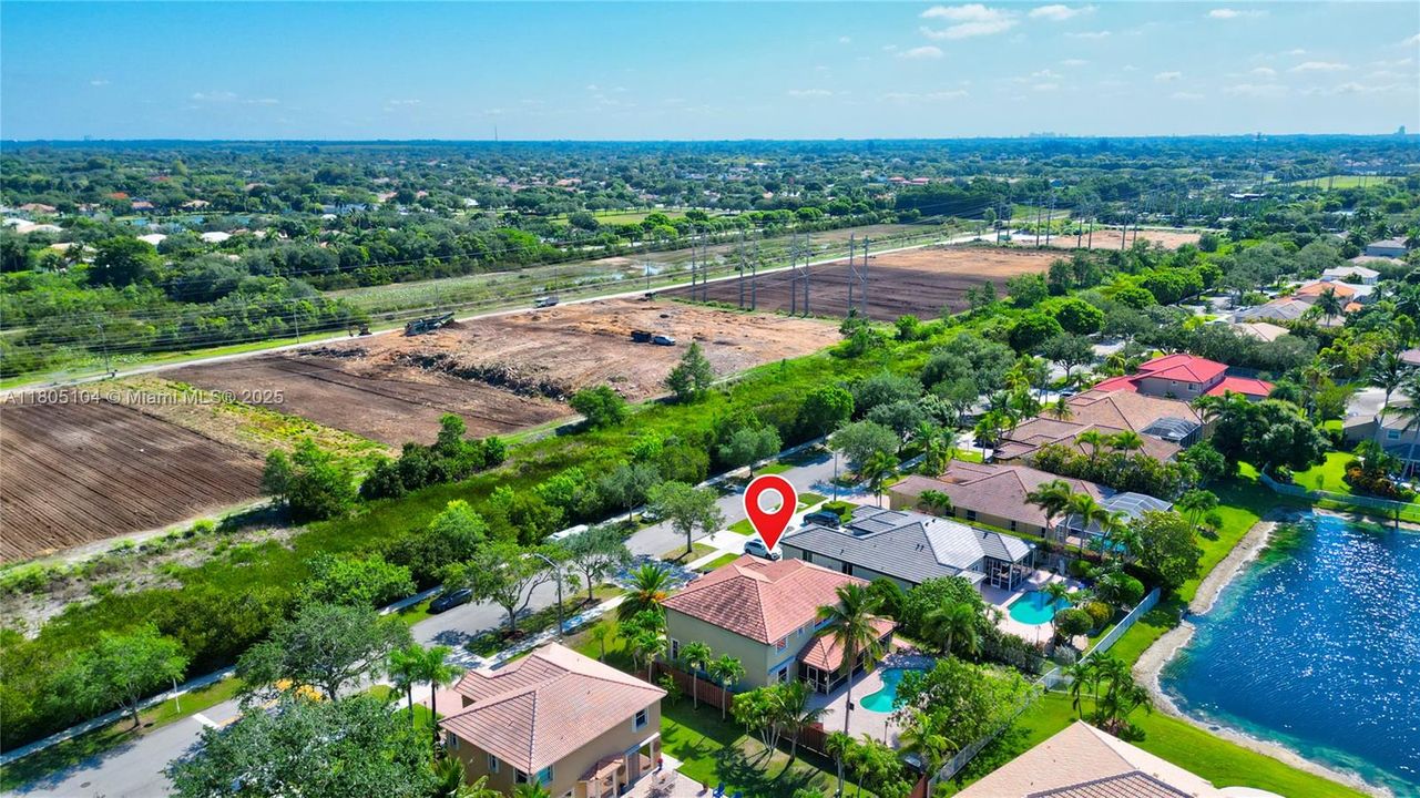 En Venta: $1,150,000 (5 camas, 3 baños, 3073 Pies cuadrados)