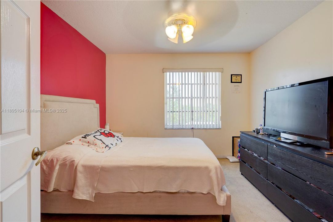 En Venta: $1,150,000 (5 camas, 3 baños, 3073 Pies cuadrados)