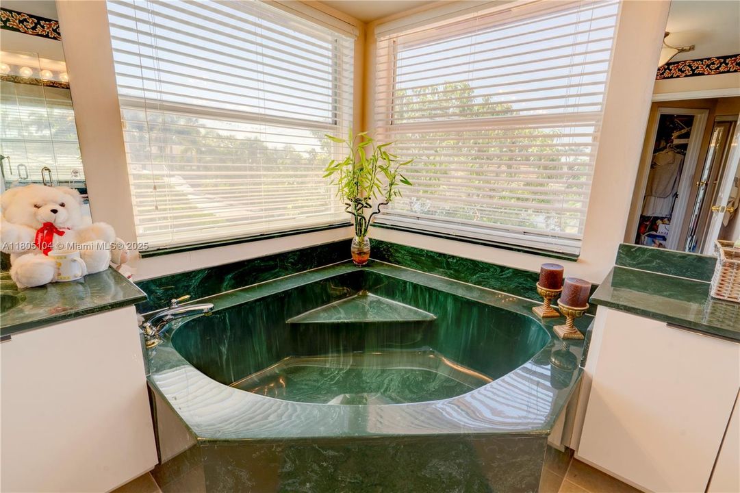 En Venta: $1,150,000 (5 camas, 3 baños, 3073 Pies cuadrados)