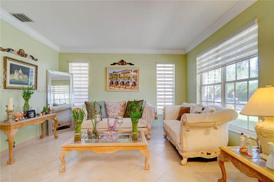 En Venta: $1,150,000 (5 camas, 3 baños, 3073 Pies cuadrados)