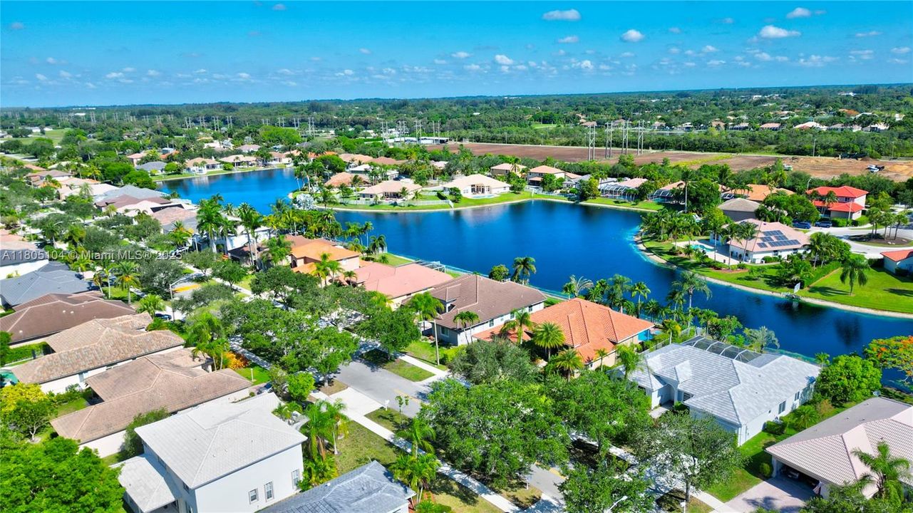 En Venta: $1,150,000 (5 camas, 3 baños, 3073 Pies cuadrados)