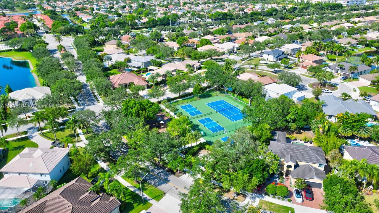 En Venta: $1,150,000 (5 camas, 3 baños, 3073 Pies cuadrados)