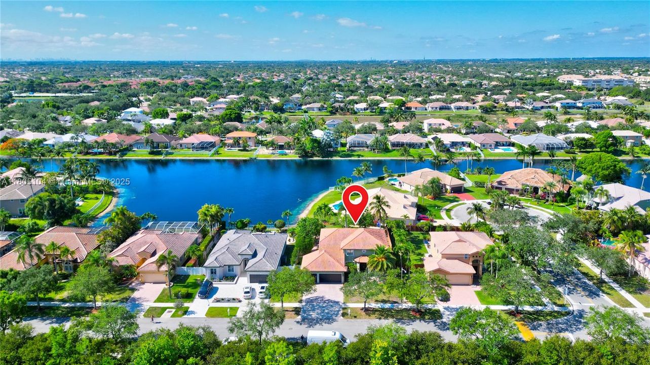 En Venta: $1,150,000 (5 camas, 3 baños, 3073 Pies cuadrados)