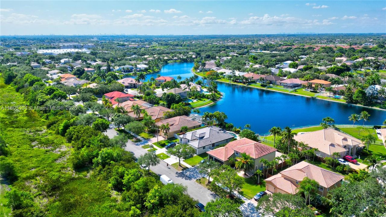 En Venta: $1,150,000 (5 camas, 3 baños, 3073 Pies cuadrados)