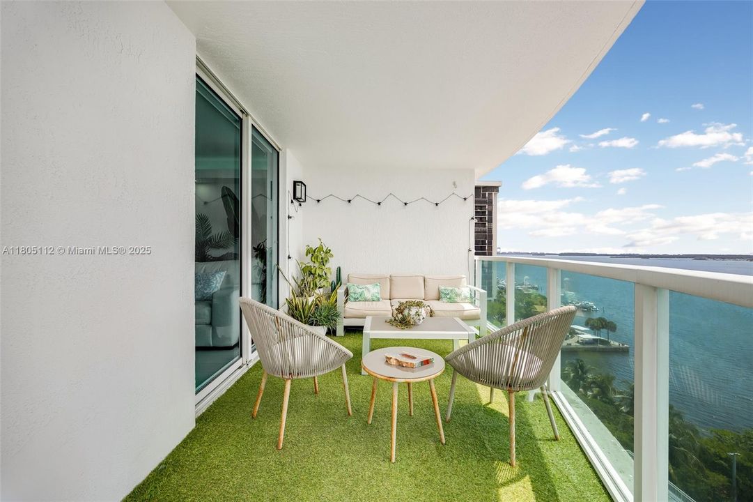 En Venta: $950,000 (2 camas, 2 baños, 1367 Pies cuadrados)