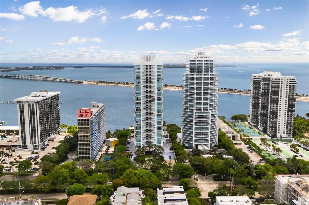 En Venta: $950,000 (2 camas, 2 baños, 1367 Pies cuadrados)