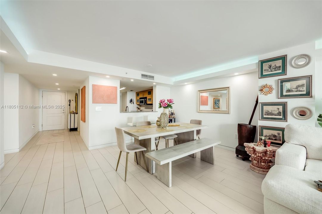 En Venta: $950,000 (2 camas, 2 baños, 1367 Pies cuadrados)