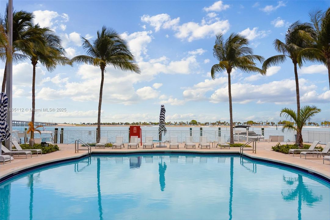 En Venta: $950,000 (2 camas, 2 baños, 1367 Pies cuadrados)