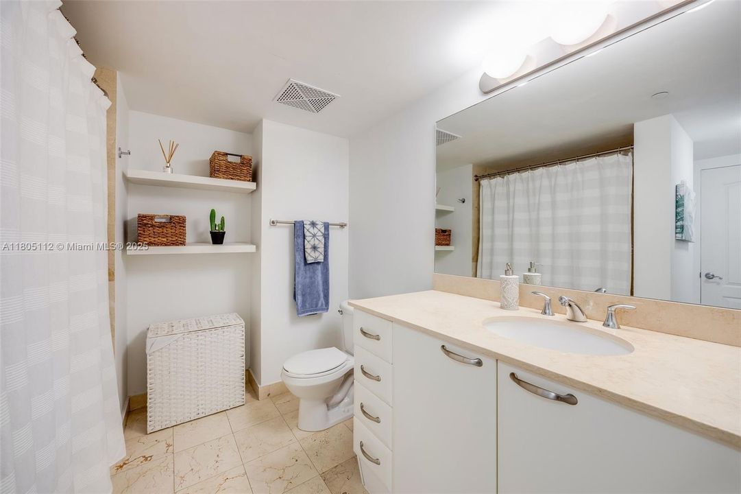 En Venta: $950,000 (2 camas, 2 baños, 1367 Pies cuadrados)