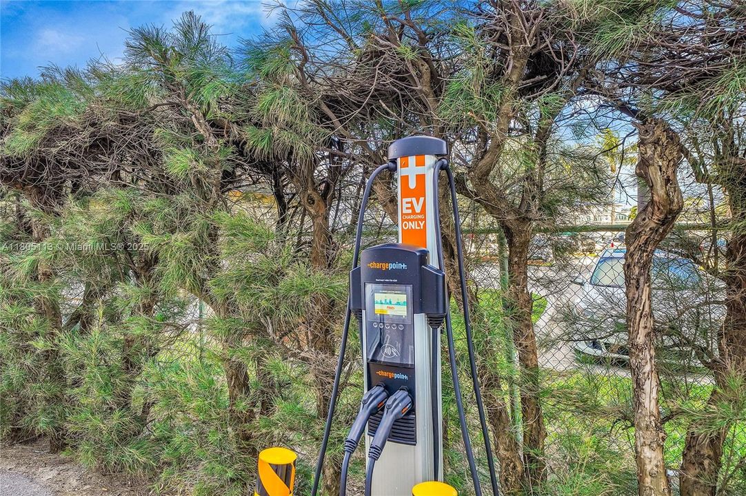 Recently Sold: $595,000 (2 beds, 2 baths, 1000 Square Feet)