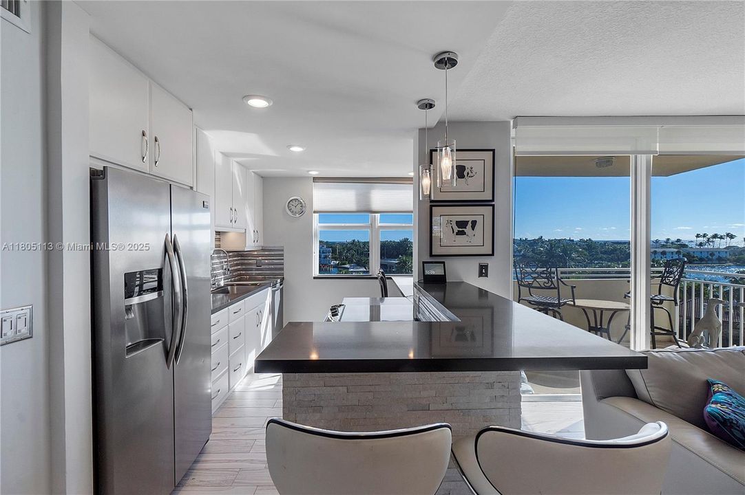 Recently Sold: $595,000 (2 beds, 2 baths, 1000 Square Feet)