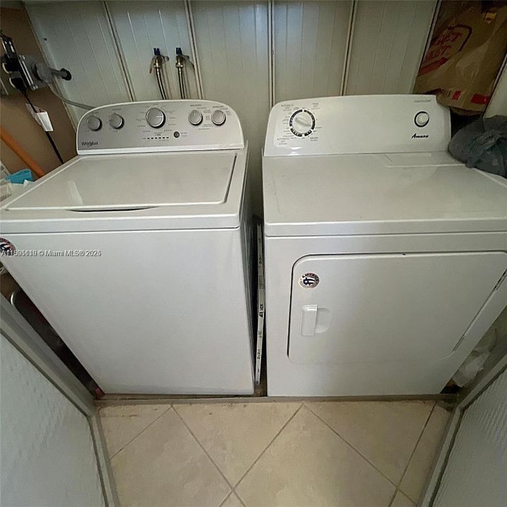 For Sale: $100,000 (1 beds, 1 baths, 720 Square Feet)