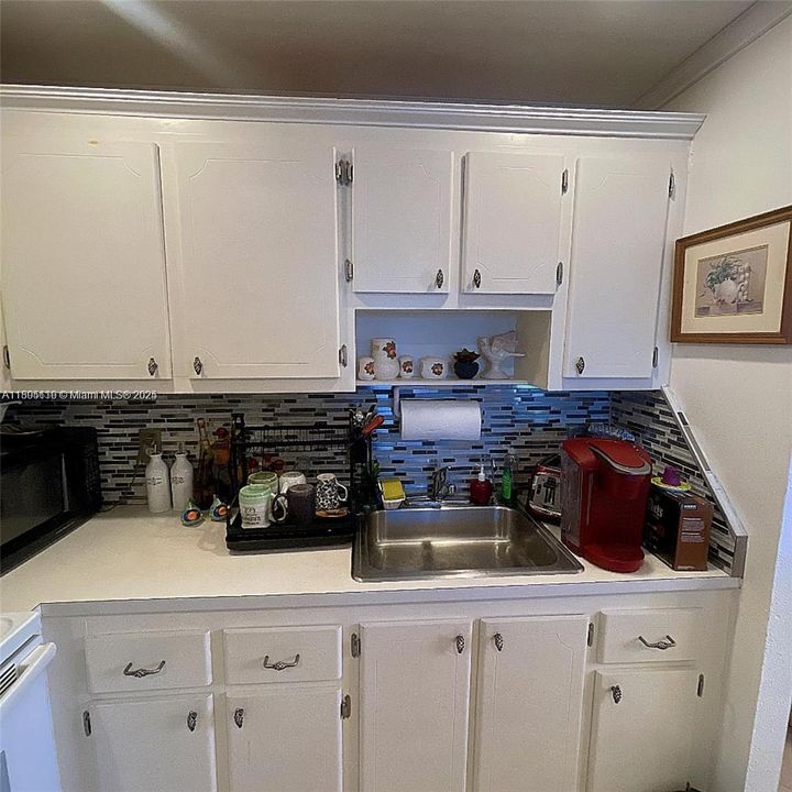 For Sale: $100,000 (1 beds, 1 baths, 720 Square Feet)