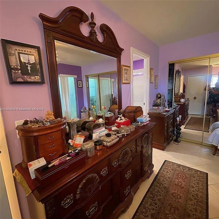 For Sale: $100,000 (1 beds, 1 baths, 720 Square Feet)