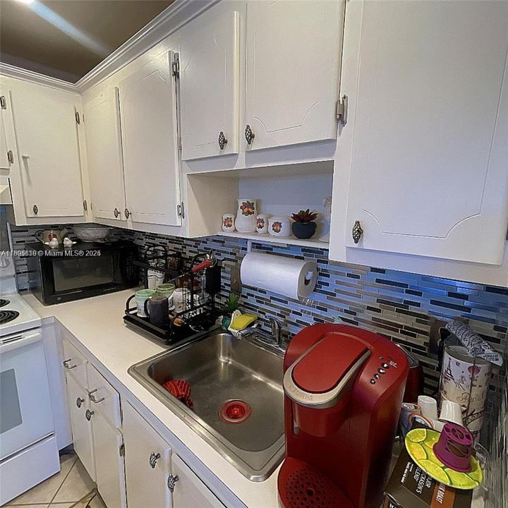 For Sale: $100,000 (1 beds, 1 baths, 720 Square Feet)