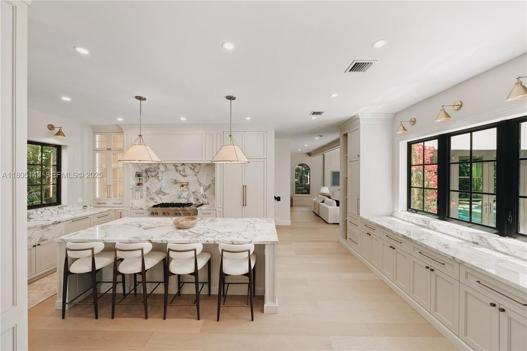 For Sale: $6,950,000 (6 beds, 5 baths, 4528 Square Feet)