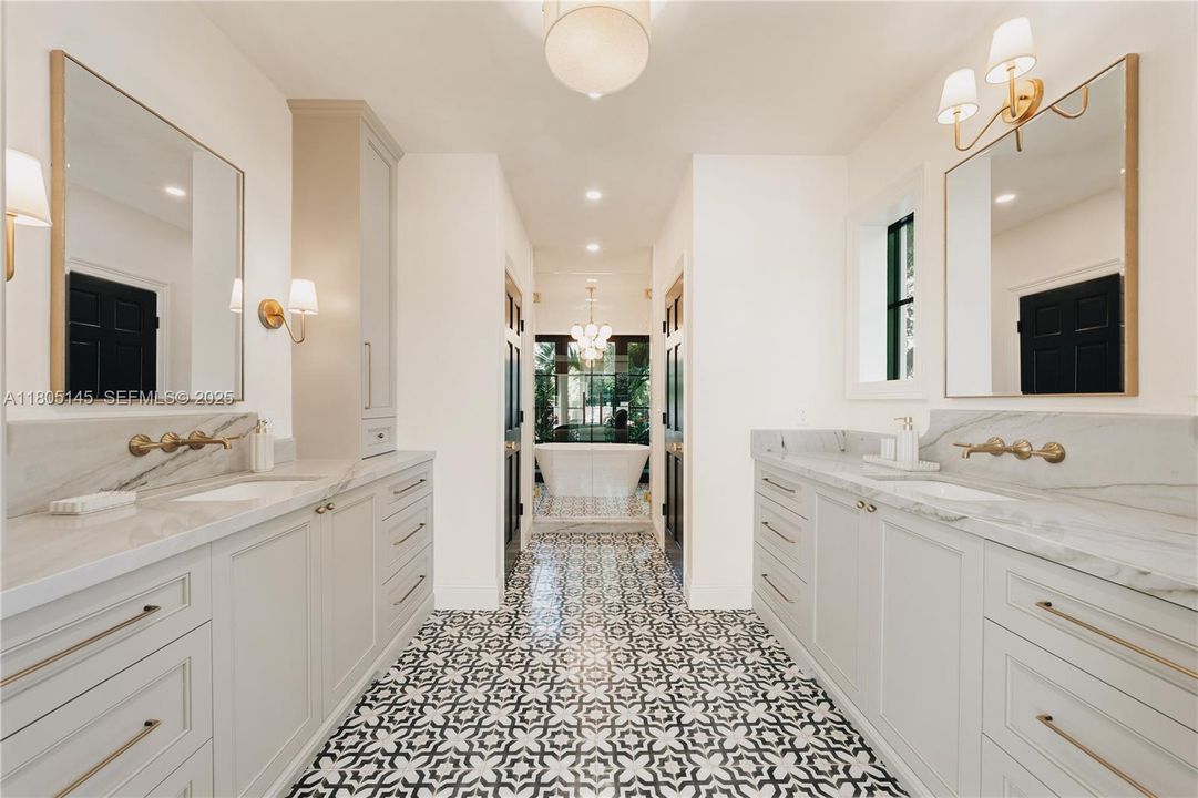 For Sale: $6,950,000 (6 beds, 5 baths, 4528 Square Feet)