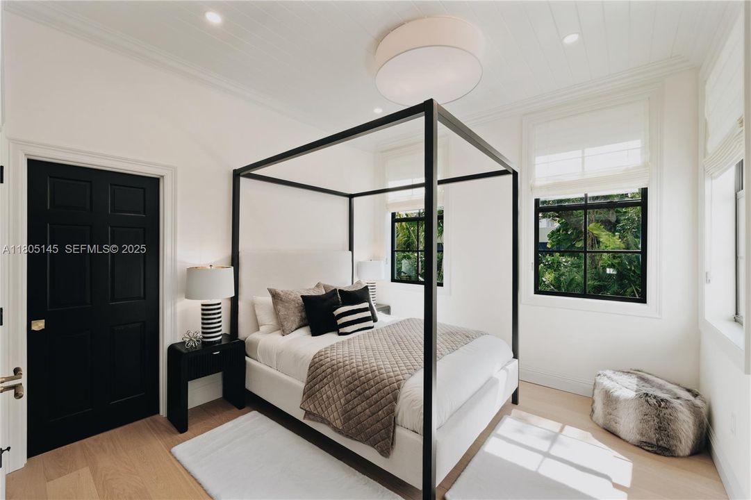 For Sale: $6,950,000 (6 beds, 5 baths, 4528 Square Feet)