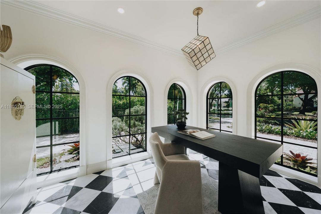 For Sale: $6,950,000 (6 beds, 5 baths, 4528 Square Feet)