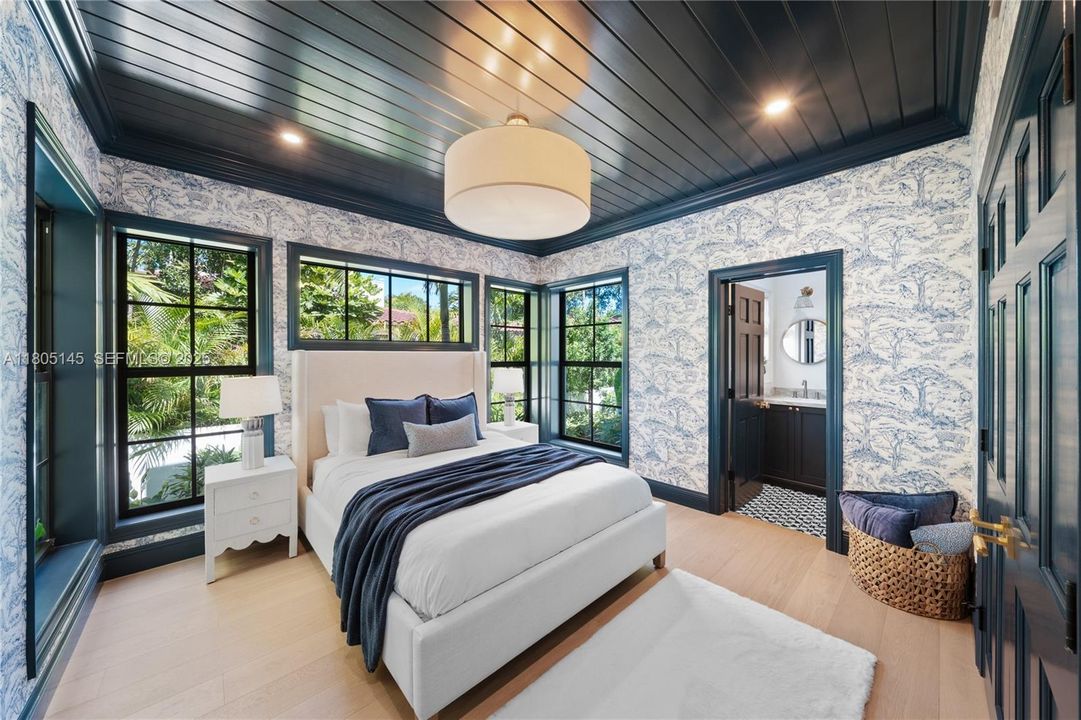 For Sale: $6,950,000 (6 beds, 5 baths, 4528 Square Feet)