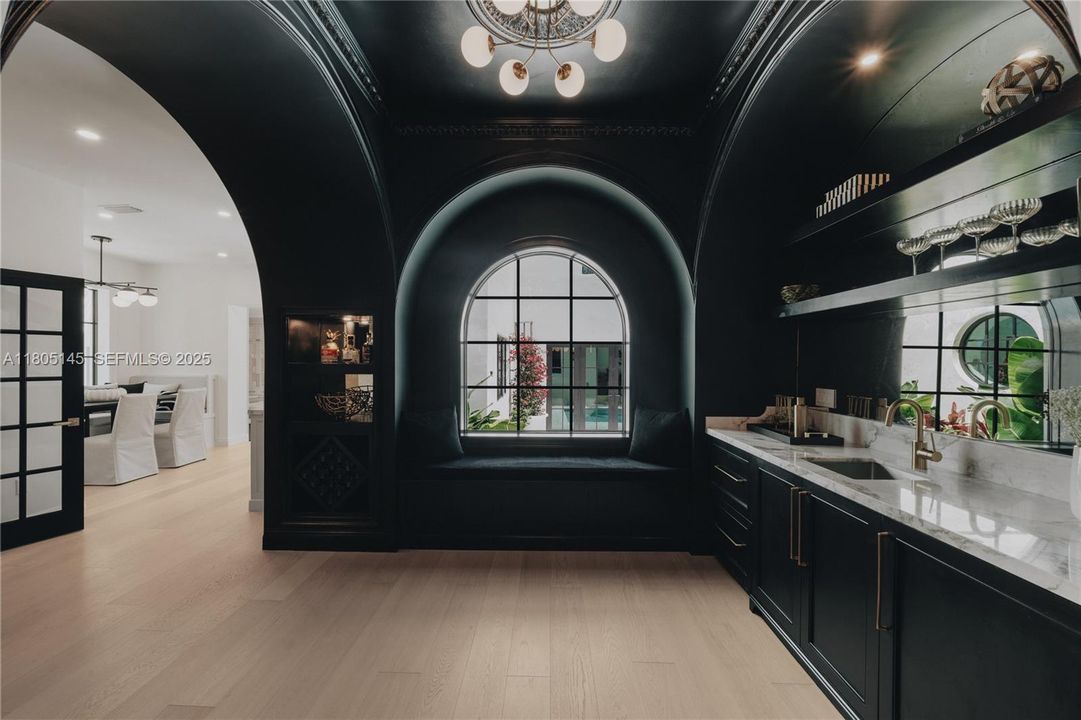 For Sale: $6,950,000 (6 beds, 5 baths, 4528 Square Feet)