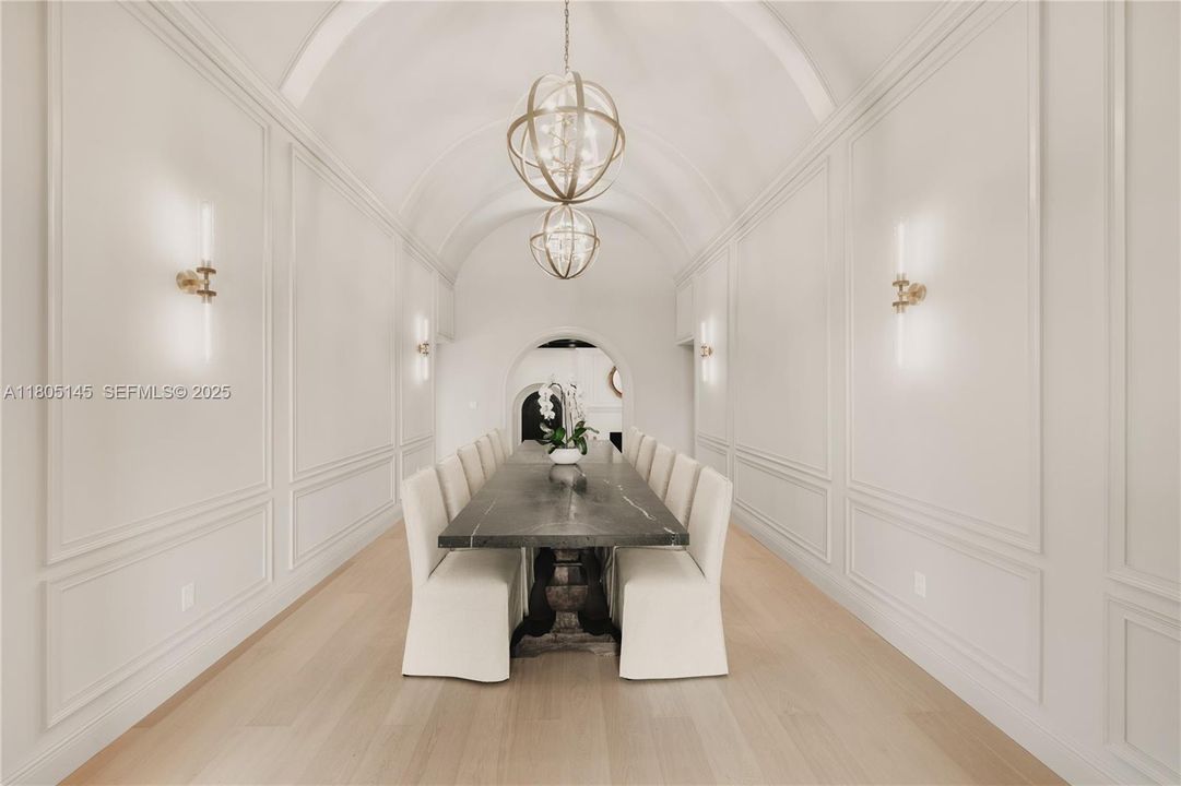 For Sale: $6,950,000 (6 beds, 5 baths, 4528 Square Feet)