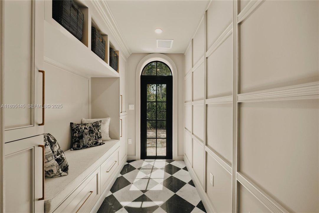 For Sale: $6,950,000 (6 beds, 5 baths, 4528 Square Feet)