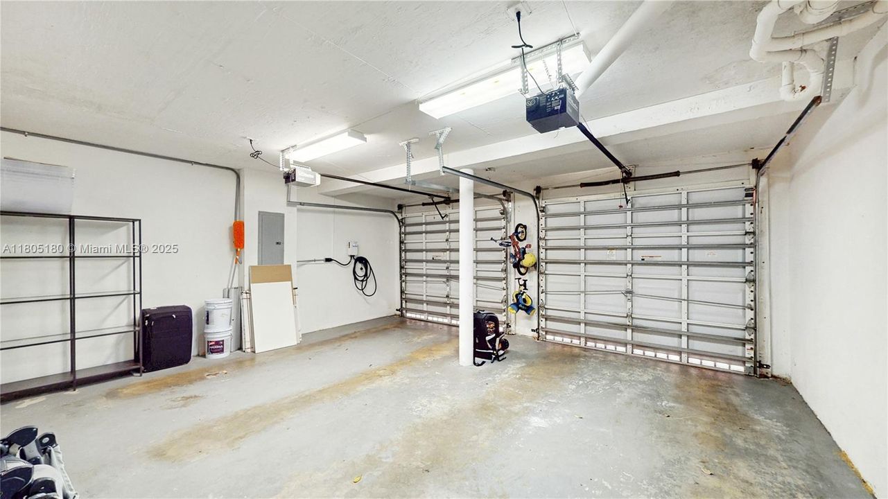 En Venta: $899,999 (3 camas, 3 baños, 2208 Pies cuadrados)