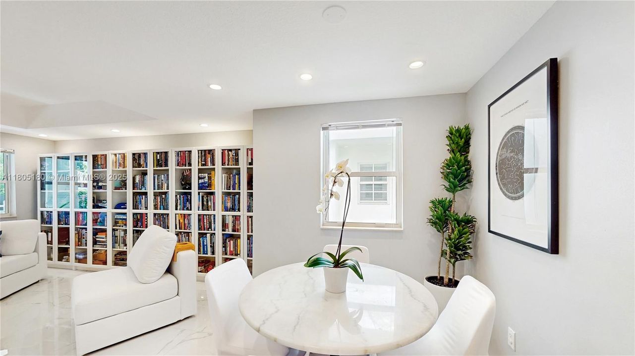 En Venta: $899,999 (3 camas, 3 baños, 2208 Pies cuadrados)