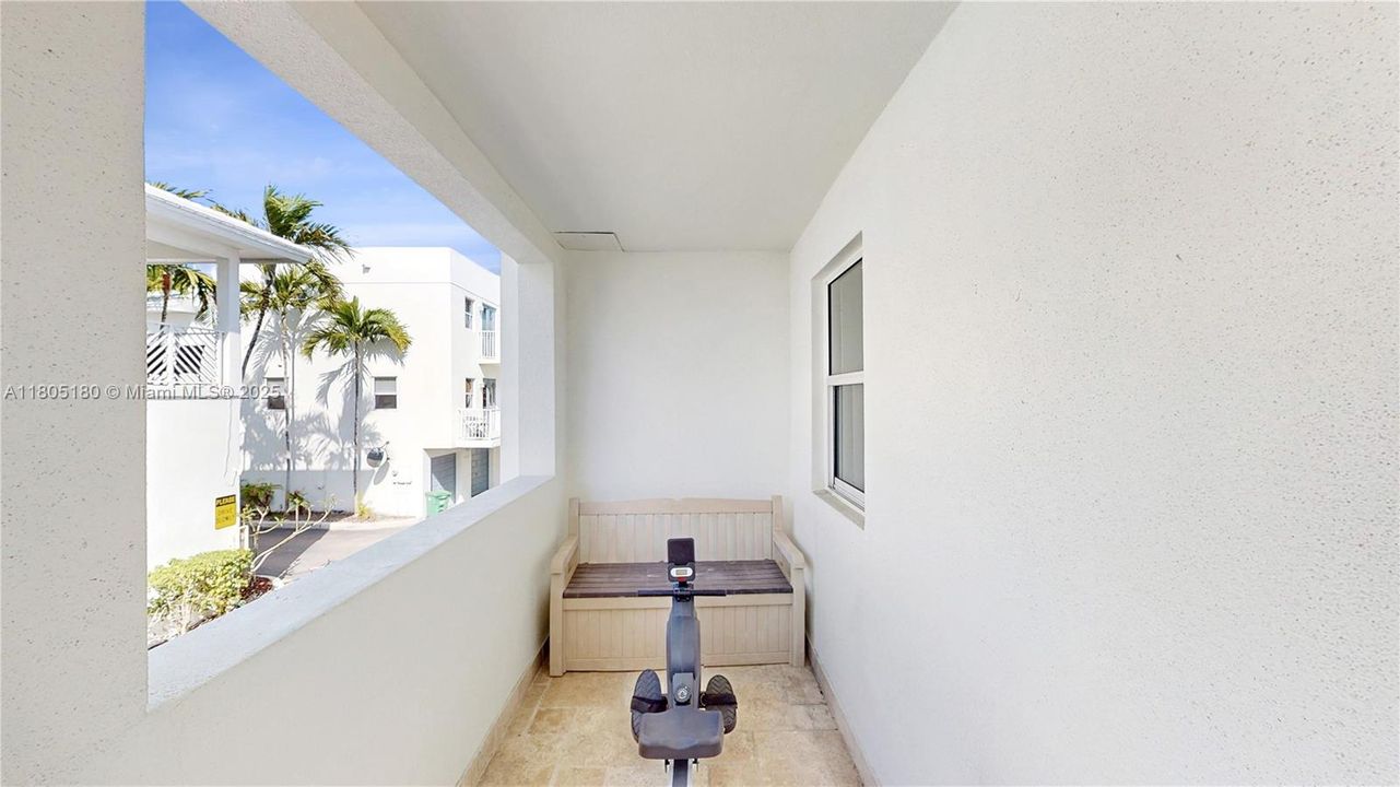 En Venta: $899,999 (3 camas, 3 baños, 2208 Pies cuadrados)