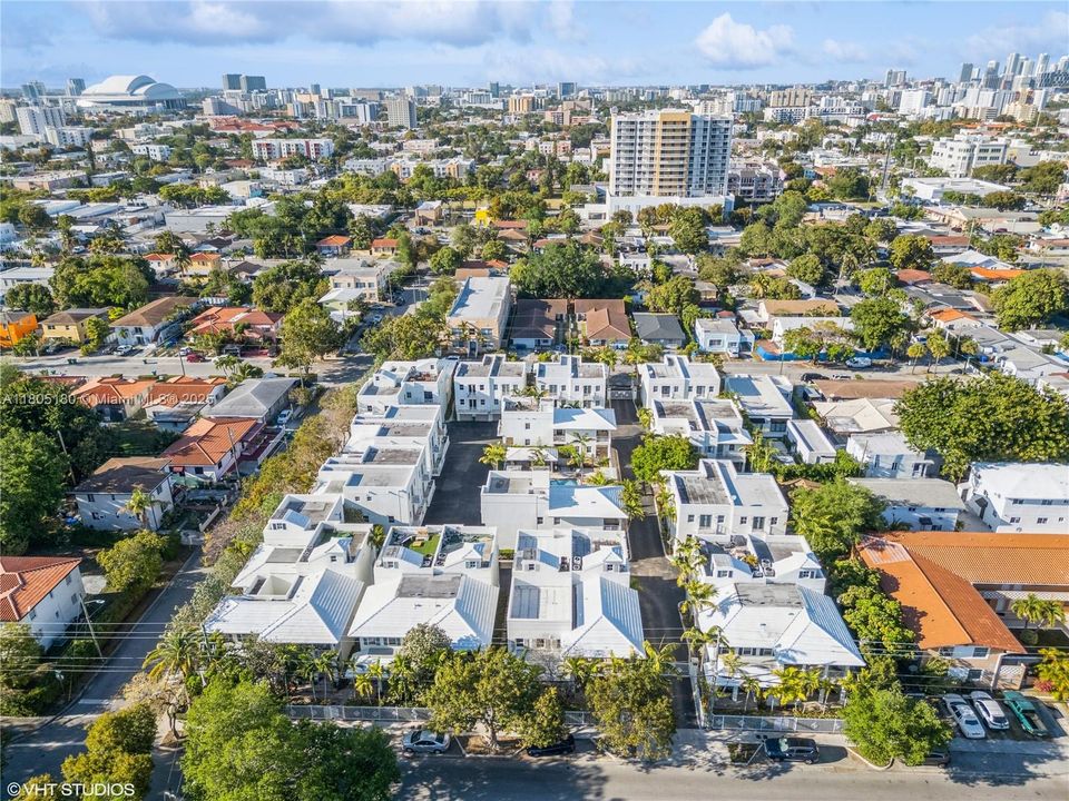 En Venta: $899,999 (3 camas, 3 baños, 2208 Pies cuadrados)
