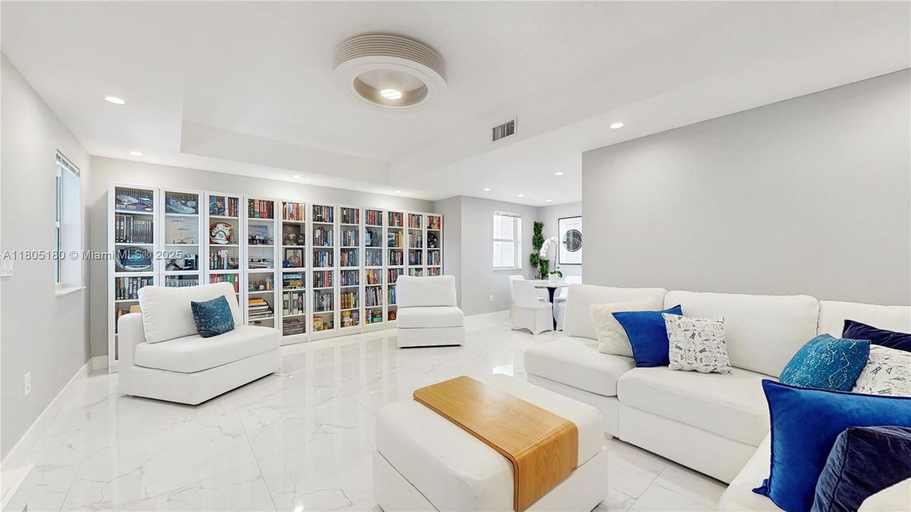 En Venta: $899,999 (3 camas, 3 baños, 2208 Pies cuadrados)