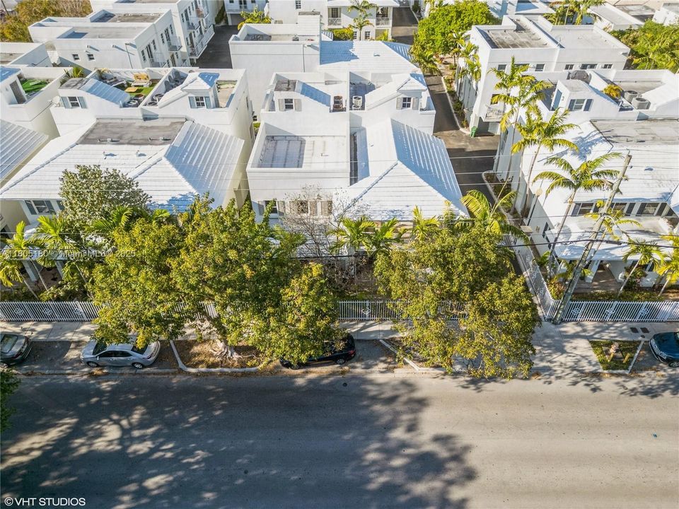En Venta: $899,999 (3 camas, 3 baños, 2208 Pies cuadrados)