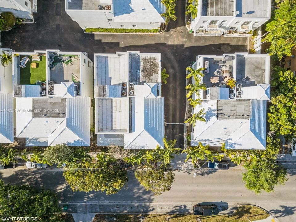 En Venta: $899,999 (3 camas, 3 baños, 2208 Pies cuadrados)