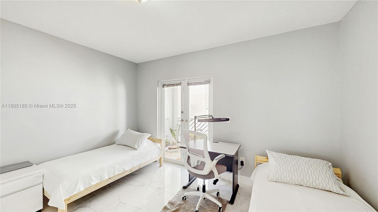 En Venta: $899,999 (3 camas, 3 baños, 2208 Pies cuadrados)