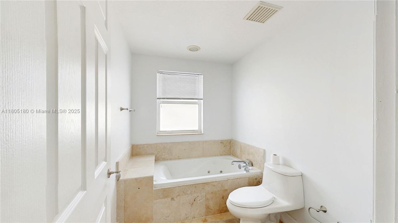 En Venta: $899,999 (3 camas, 3 baños, 2208 Pies cuadrados)
