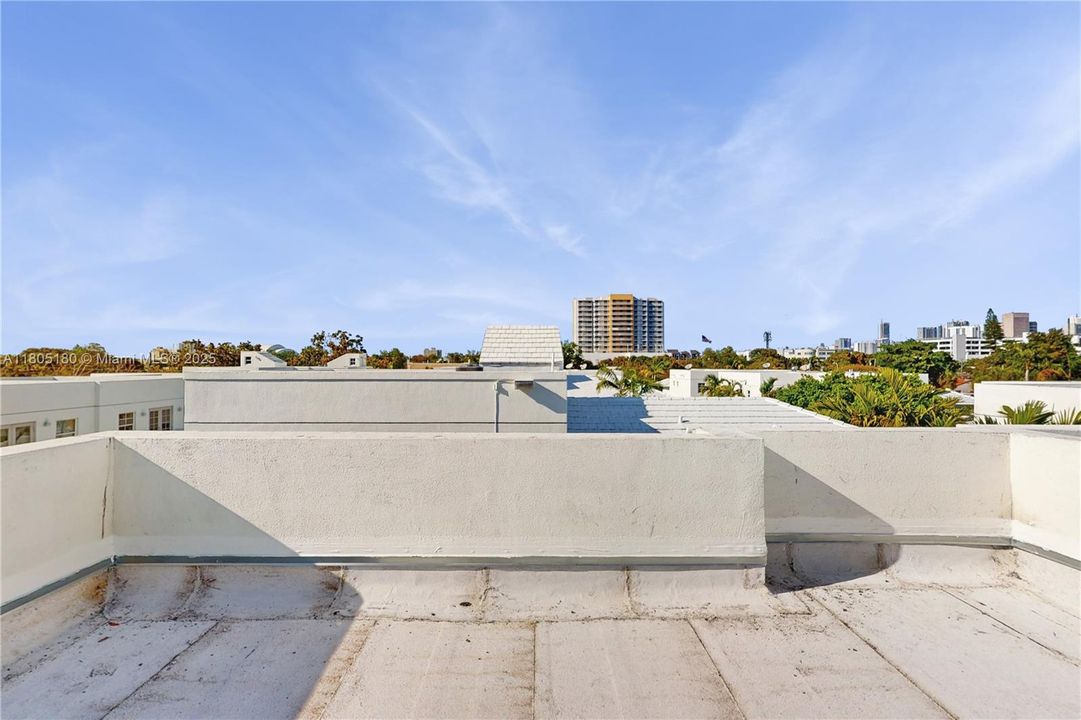 En Venta: $899,999 (3 camas, 3 baños, 2208 Pies cuadrados)