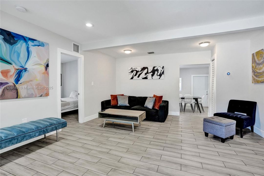 Recently Sold: $699,000 (3 beds, 2 baths, 1296 Square Feet)