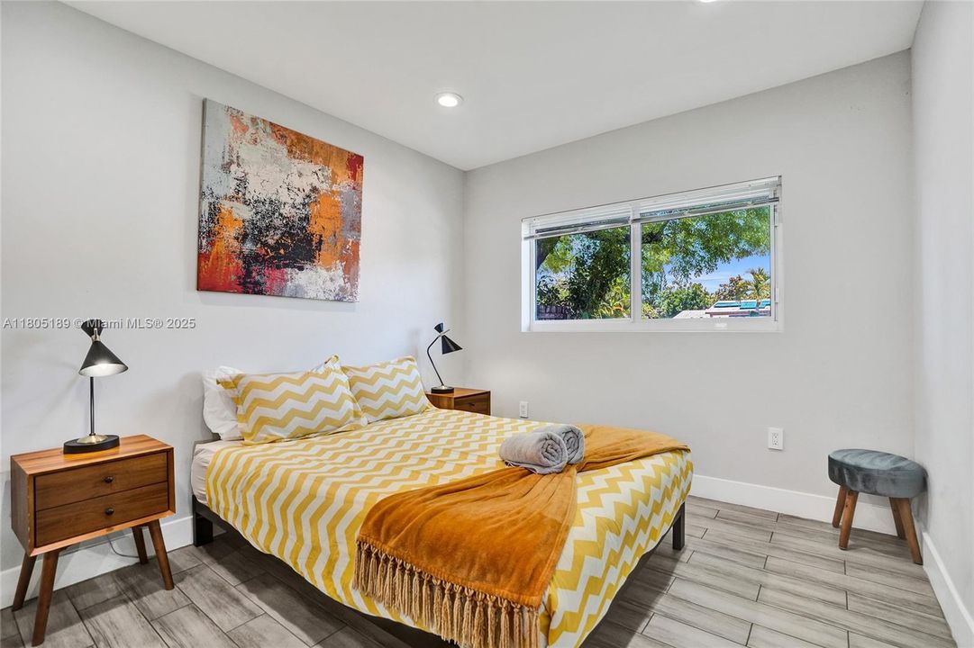 Recently Sold: $699,000 (3 beds, 2 baths, 1296 Square Feet)