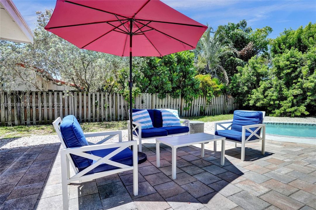 Recently Sold: $699,000 (3 beds, 2 baths, 1296 Square Feet)